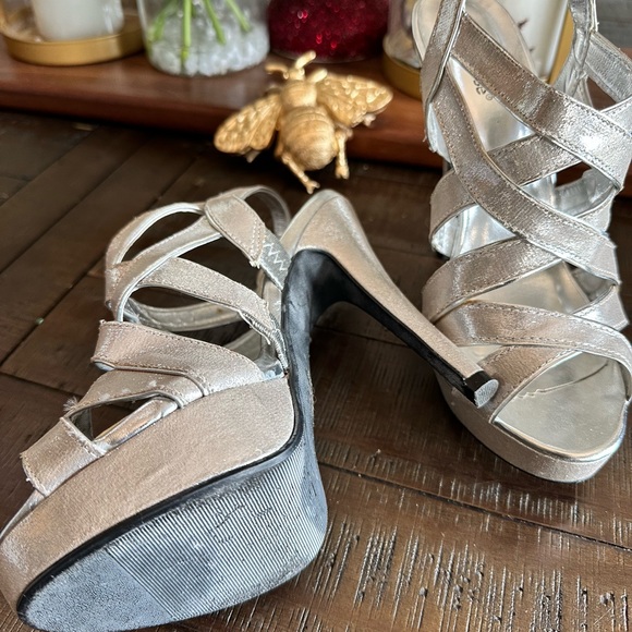 Charlotte Russe silver strappy heels size 7 - Picture 3 of 4
